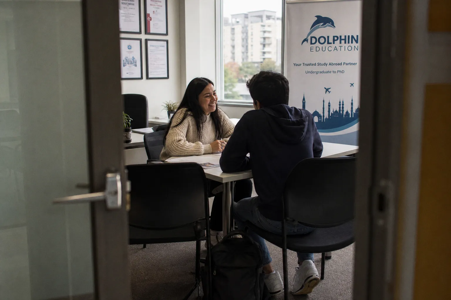 Dolphin Education Offers Integrated Study Abroad Support from Undergraduate to PhD Level